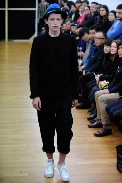 Look 16